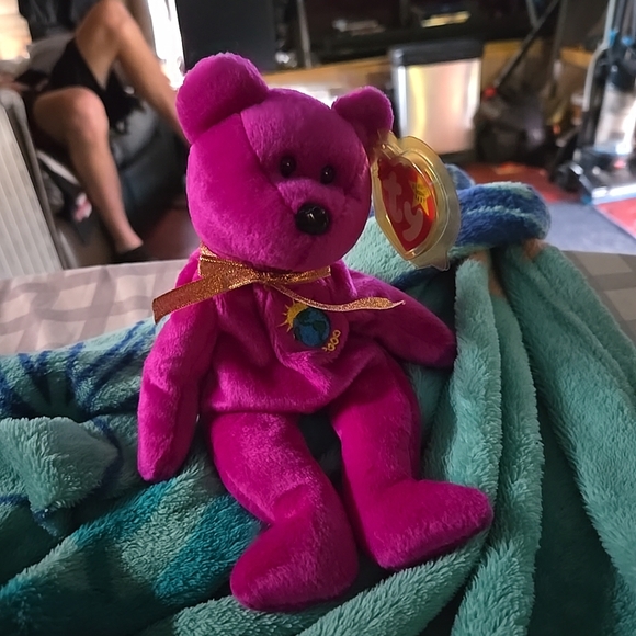 Millennium Bear Retired - Picture 1 of 2